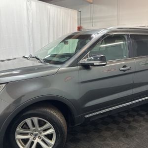 FORD EXPLORER XLT - 2