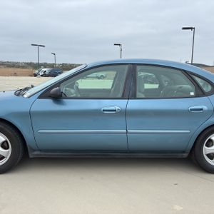 FORD TAURUS SE - 4