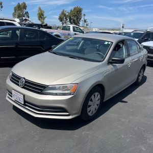 VOLKSWAGEN JETTA 2.0L S - 1