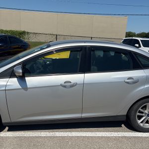 FORD FOCUS SE - 4