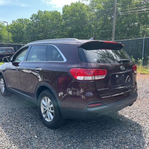 2017 KIA SORENTO LX photo 5