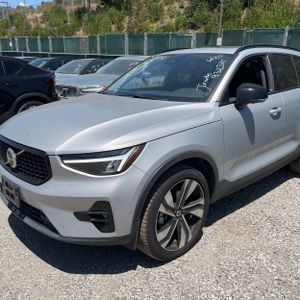 2023 Volvo XC40 B5 ULTIMATE DARK THEME — фото 2