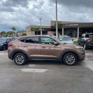 HYUNDAI TUCSON SE - 10