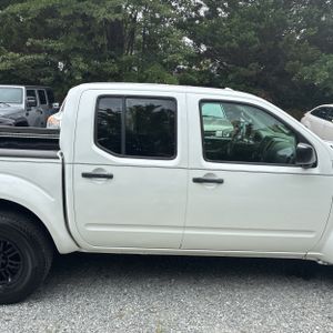 2012 Nissan FRONTIER SV — миниатюра 11