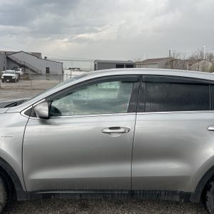 KIA SPORTAGE LX - 4