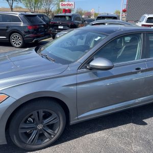 VOLKSWAGEN JETTA SE - 2