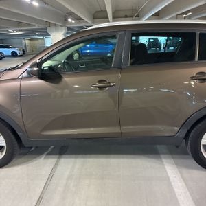 KIA SPORTAGE LX - 4