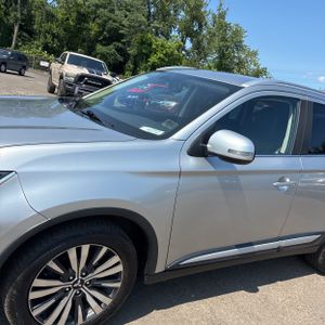 2019 Mitsubishi OUTLANDER SEL — фото 2