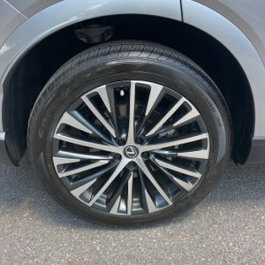 صورة 19 لـ 2025 Lexus RX 350 PREMIUM+