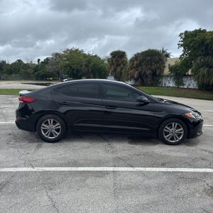 HYUNDAI ELANTRA SEL - 10