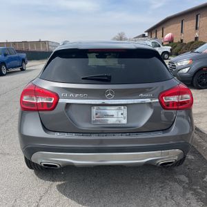 MERCEDES-BENZ GLA - 7