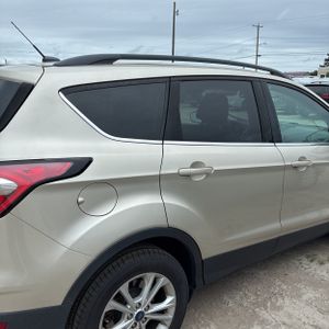 FORD ESCAPE SE - 9
