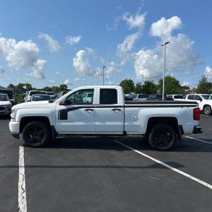 2017 Chevrolet SILVERADO 1500 CUSTOM — фото 3