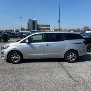 KIA SEDONA L - 3