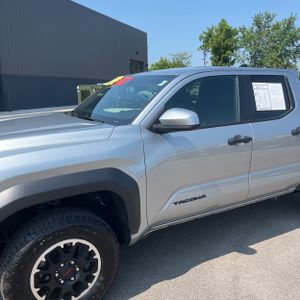 2025 Toyota TACOMA TRD OFF ROAD — фото 2