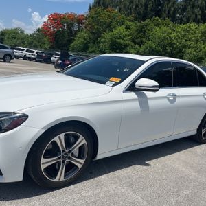2017 Mercedes-BENZ E-CLASS — фото 2