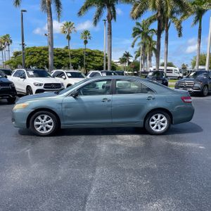 Toyota Camry Base - 3