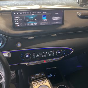 صورة 36 لـ 2023 Genesis GV70 2.5T STANDARD