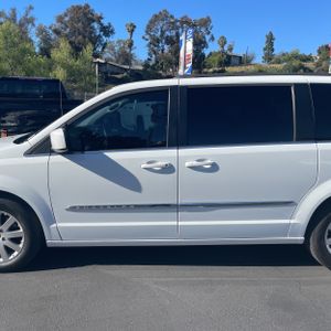 CHRYSLER TOWN AND COUNTRY TOURING - 4