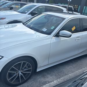 صورة 2 لـ 2021 BMW 3 SERIES 330I