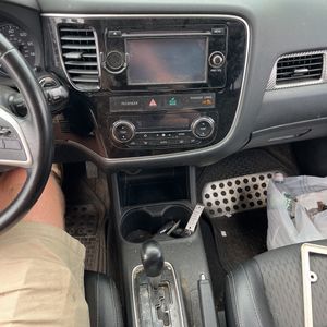 2015 Mitsubishi OUTLANDER SE — миниатюра 37