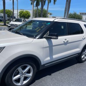 FORD EXPLORER XLT - 2