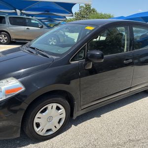 2011 Nissan VERSA 1.8S — фото 2