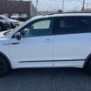 VOLKSWAGEN TIGUAN SE R-LINE BLACK 4MOTION - 4