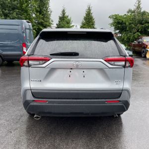 2025 Toyota RAV4 XLE photo 7