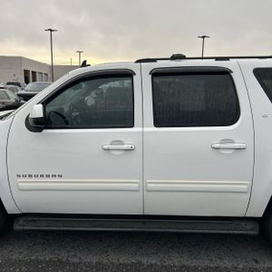 CHEVROLET SUBURBAN LT - 4