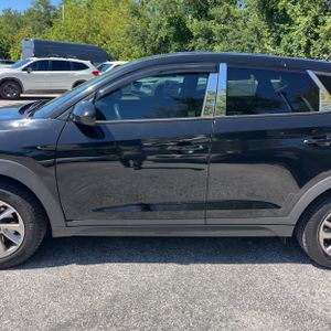 HYUNDAI TUCSON SE - 4