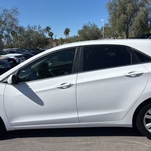 HYUNDAI ELANTRA GT BASE - 4