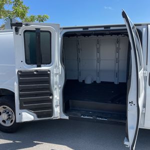 2022 Chevrolet EXPRESS 3500 — миниатюра 32