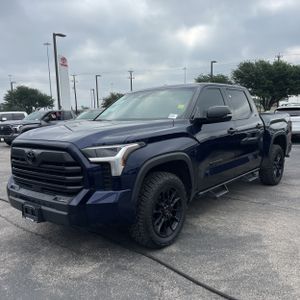 TOYOTA TUNDRA - 1