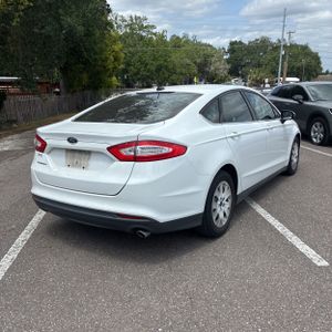 FORD FUSION S - 8