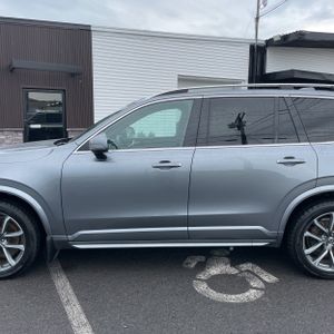 2017 Volvo XC90 T6 MOMENTUM — фото 4