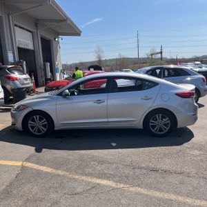 HYUNDAI ELANTRA SE - 3