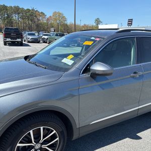 VOLKSWAGEN TIGUAN SE 4MOTION - 2