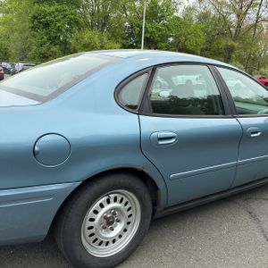 FORD TAURUS SE - 9
