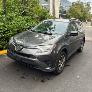 صورة 1 لـ 2017 Toyota RAV4 LE