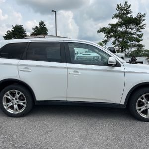 2015 Mitsubishi OUTLANDER SE — миниатюра 11