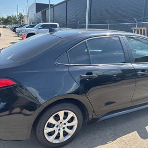 2025 Toyota COROLLA LE photo 9