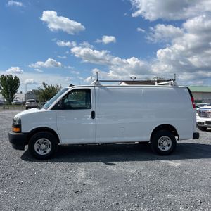 CHEVROLET EXPRESS 2500 - 3