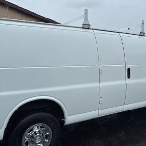 CHEVROLET EXPRESS 2500 - 9