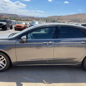 FORD FUSION SE - 4