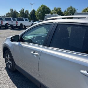 2017 Toyota RAV4 XLE — фото 6