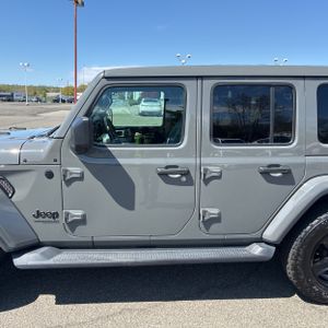 JEEP WRANGLER UNLIMITED SAHARA ALTITUDE - 4