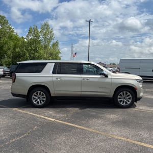 CHEVROLET SUBURBAN PREMIER - 10