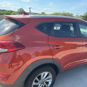HYUNDAI TUCSON - 9