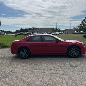 صورة 10 لـ 2016 Chrysler 300 S
